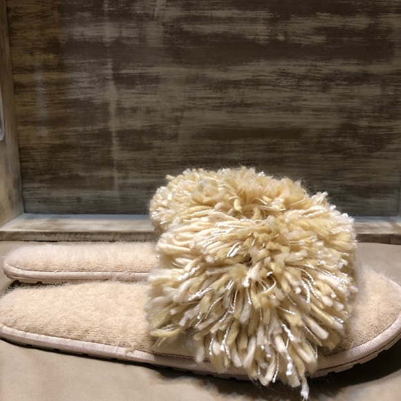 Women’s Regina Shaggy Slippers, NWT - Picture 4 of 5